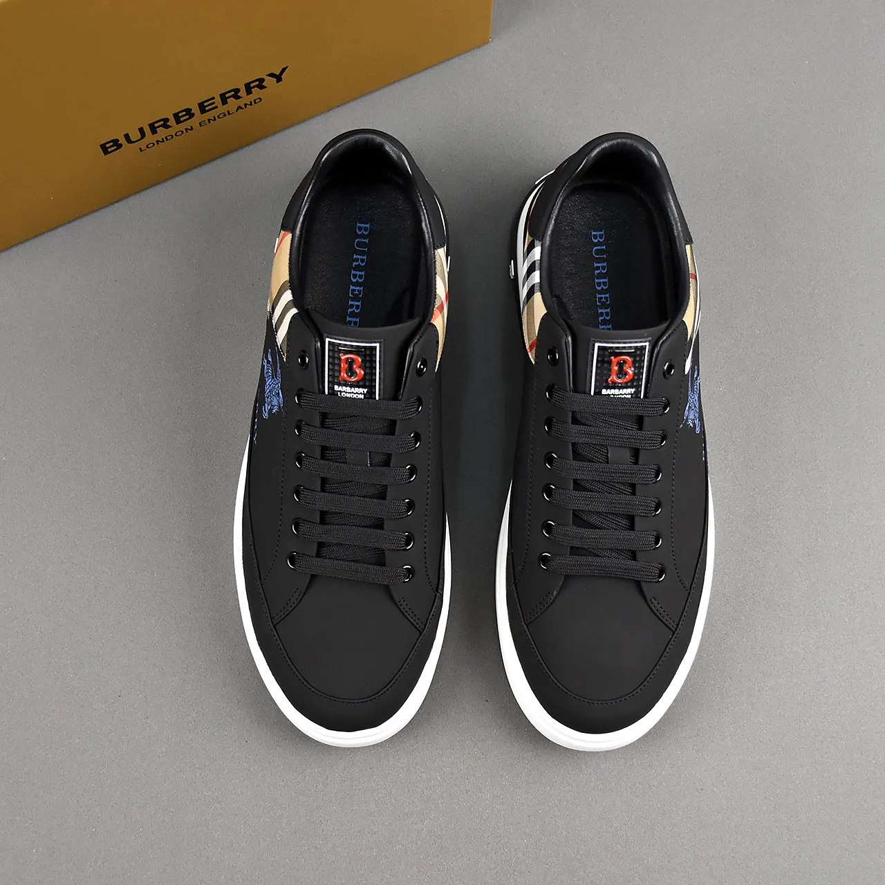 PP400⛳️⛳️⛳️Burberry [Burberry] fashionable sports and casual shoes, the upper is made of first-layer cowhide with plaid material, first-layer pigskin lining, and rubber outsole. Men's size 38-44.
